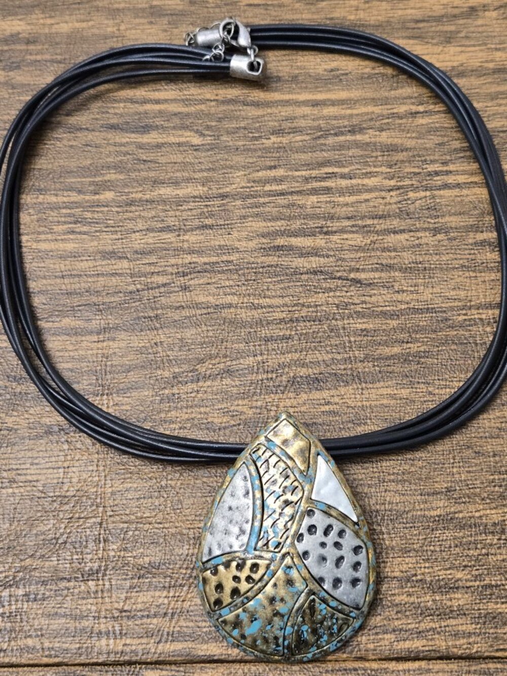 Women's 5-Strands Leather Necklace with Pear-Shaped Metal Pendant - SML